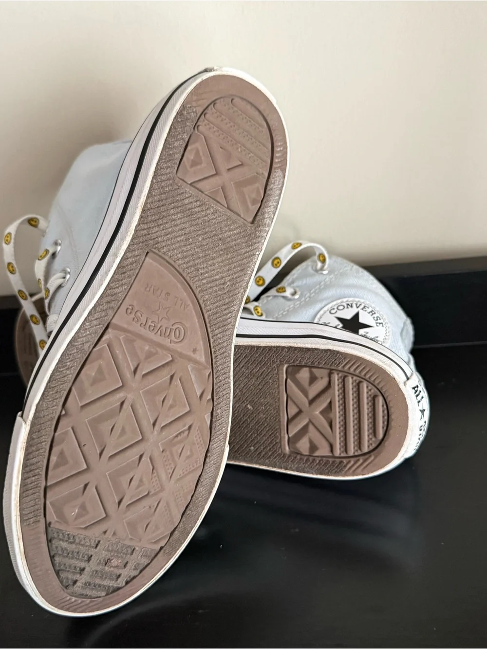 Converse Chuck Taylor High Top Pale Blue / Smiley Face Laces Youth Size 1 ⭐